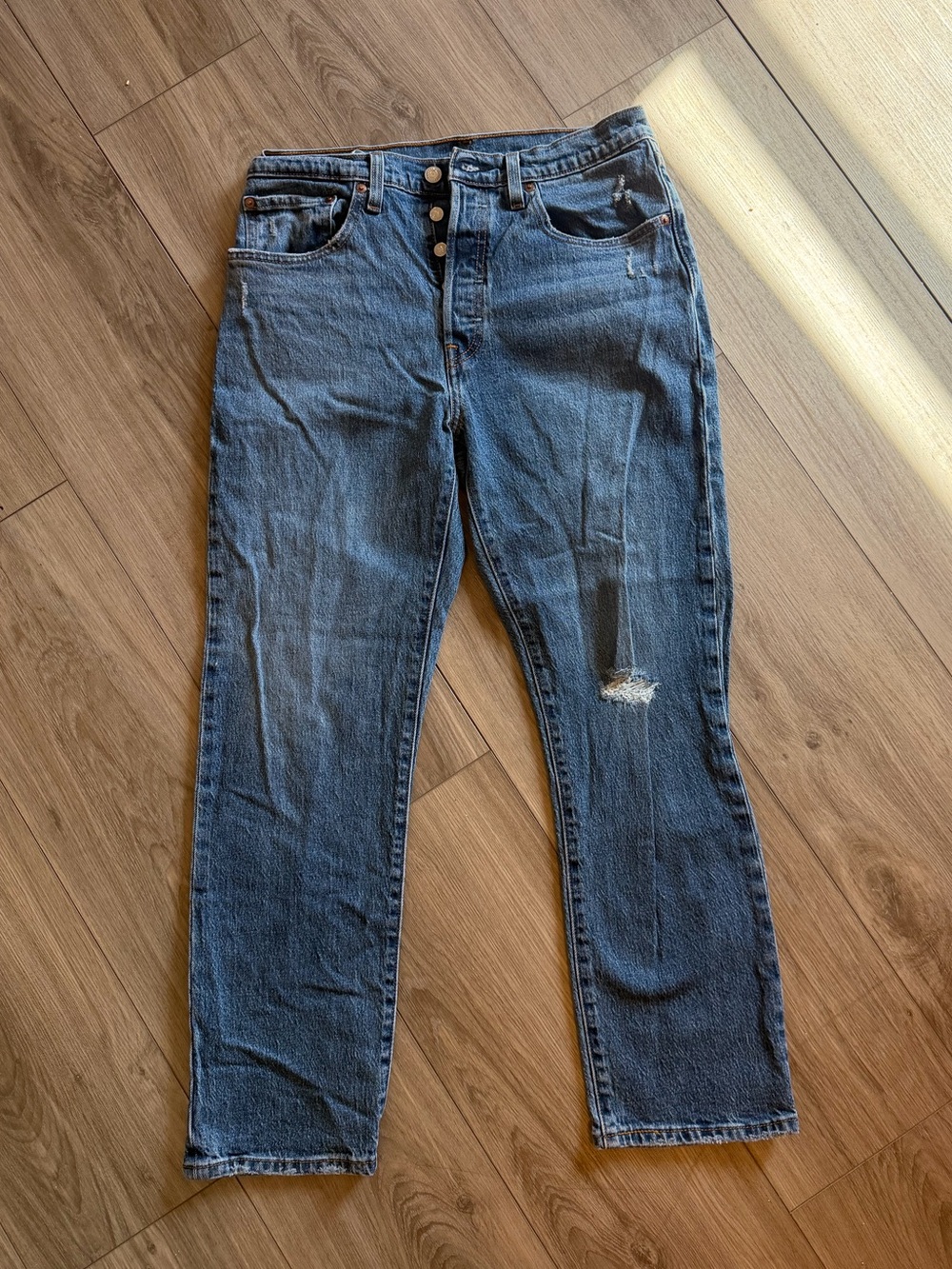 Women’s High-Rise Distressed 501 Levi